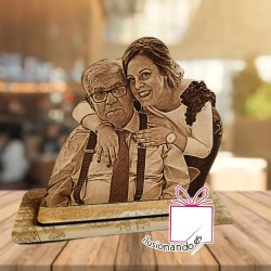 Estatuilla personalizada en madera | Recuerdo artesanal con grabado