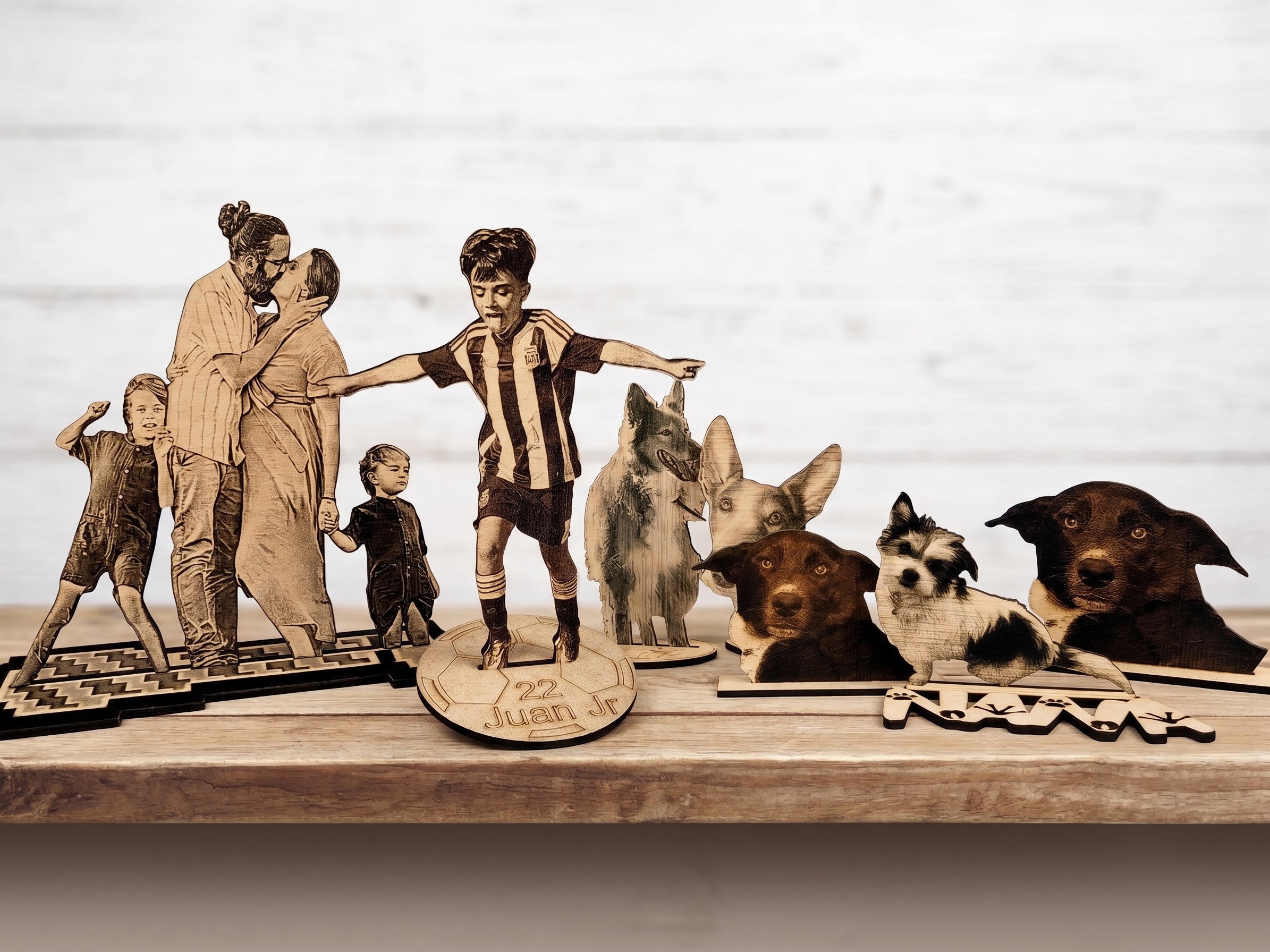 Estatuilla Fotográfica de Madera Grabada y Cortada a Láser