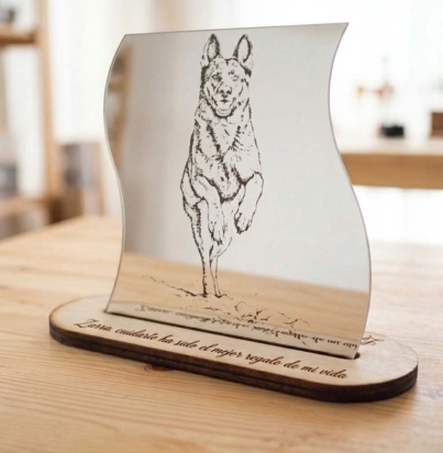 Espejo decorativo personalizado con retrato grabado y base de madera con dedicatoria